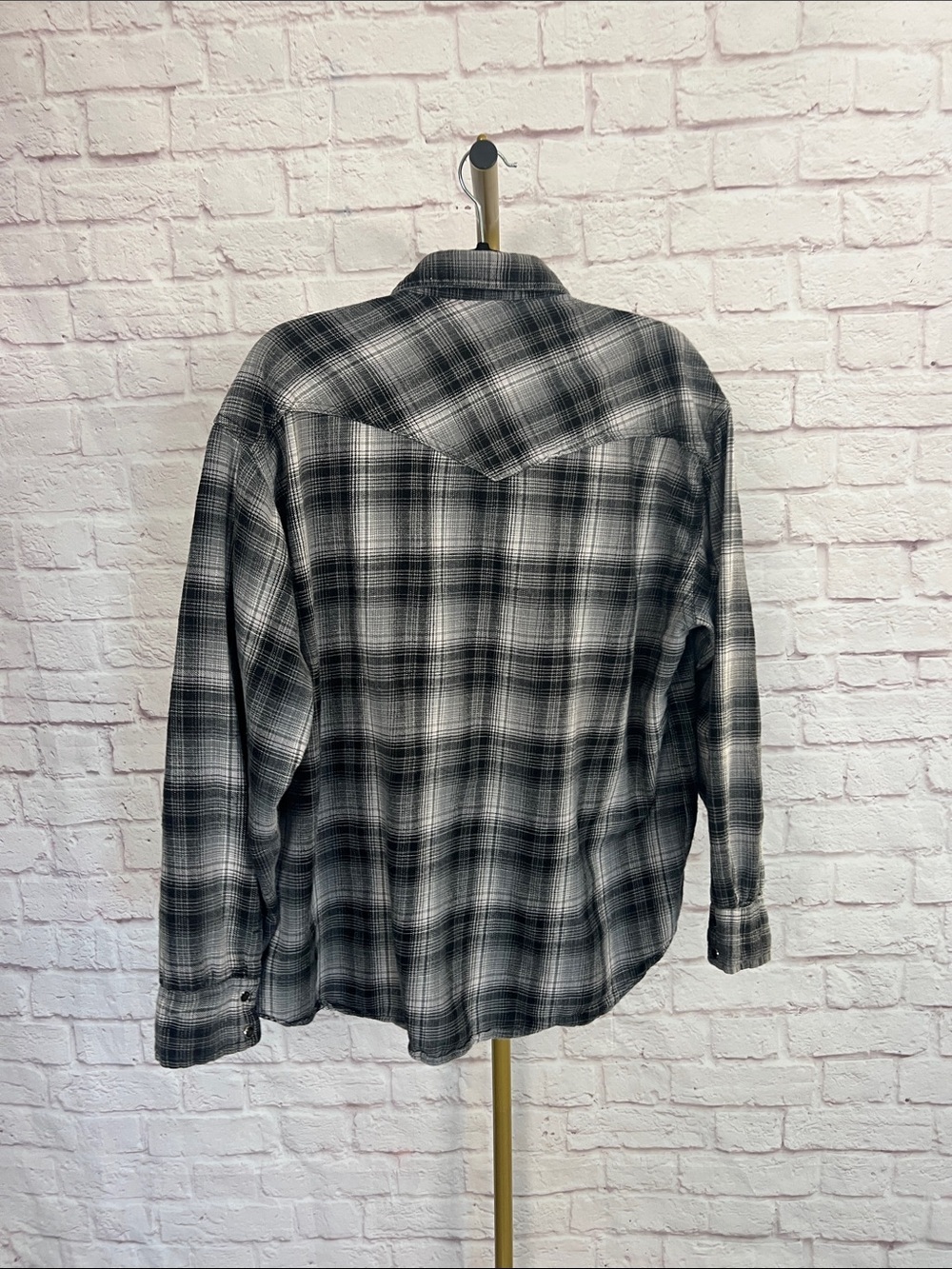 TC Black & Gray Plaid Men’s Casual Button-Down Shirt - Picture 8 of 9